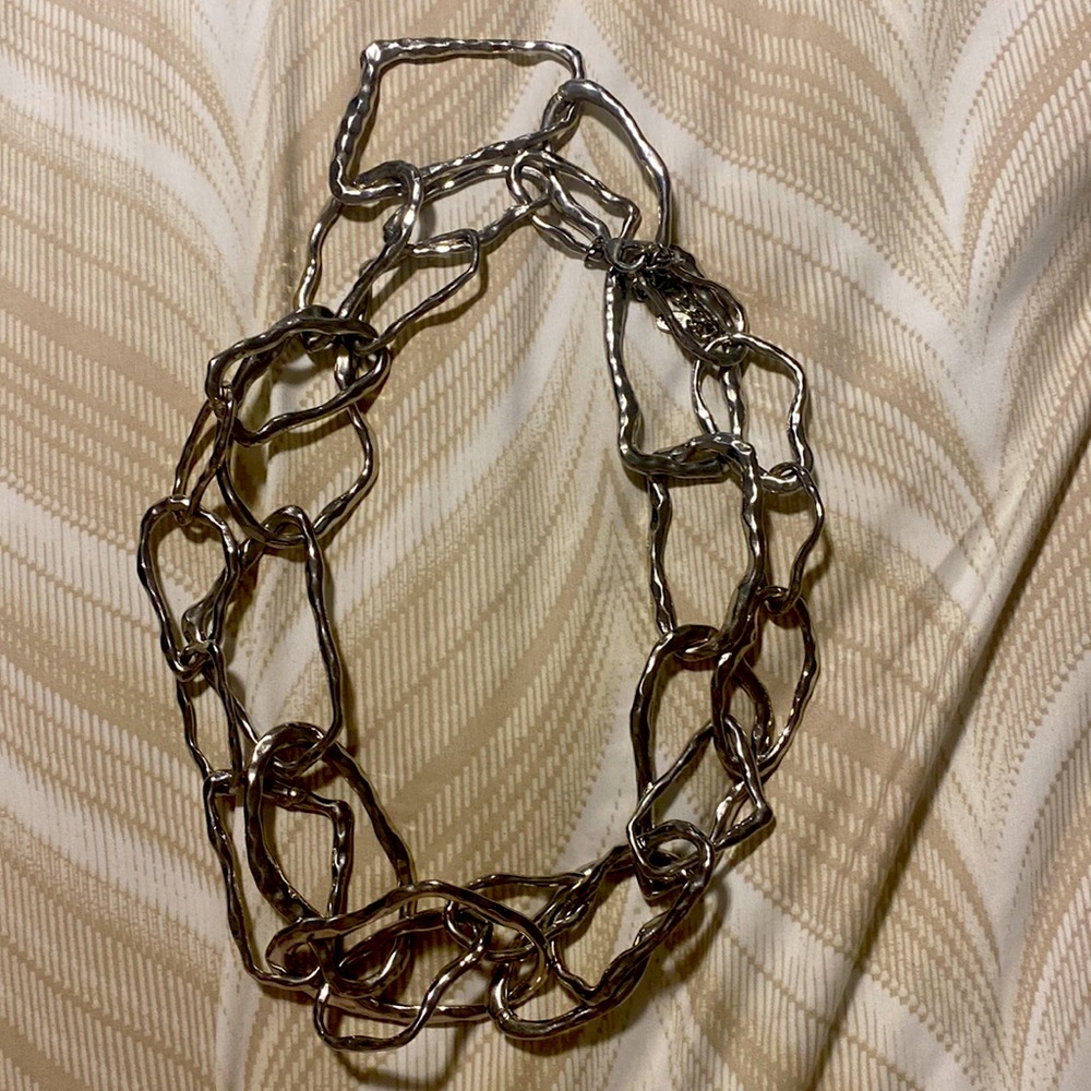 Beautiful silver necklace could be worn in two ways